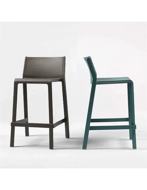 Sgabello Arno in polipropilene